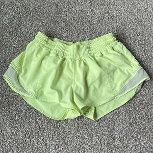 Lululemon 2.5” Hottie Hot Shorts